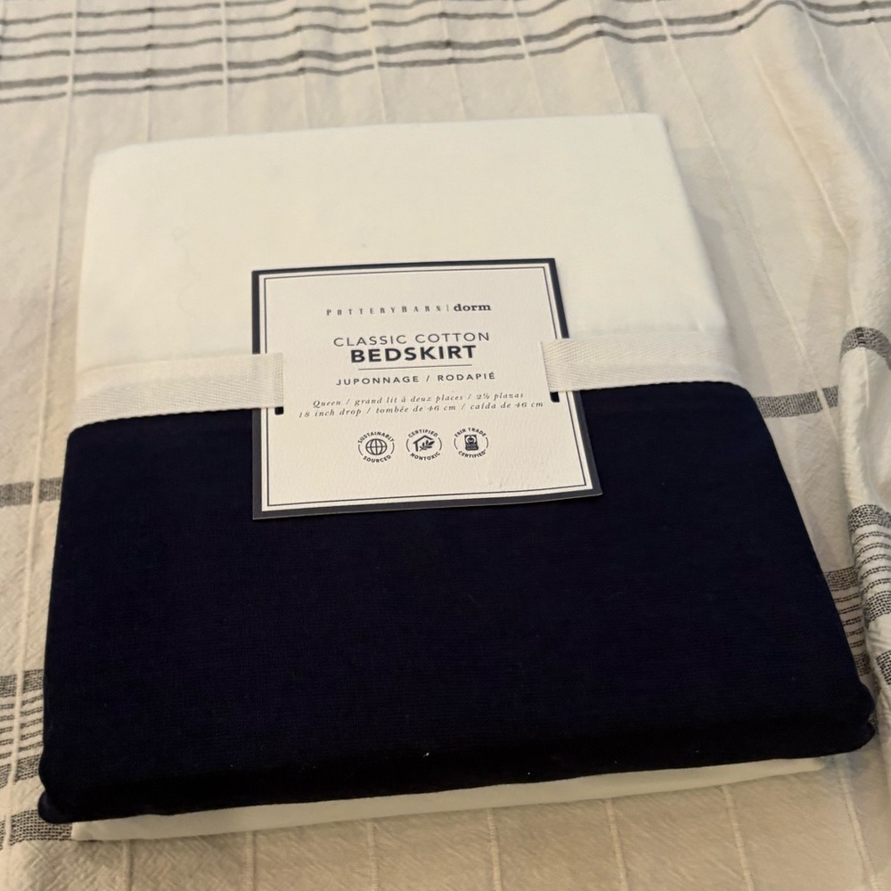 Pottery Barn Dorm Classic Cotton Bed Skirt, Queen White And Navy Blue